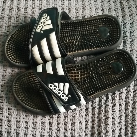 how to clean adidas slides